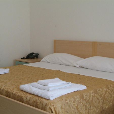סקאורי Hotel Aurora חדר תמונה