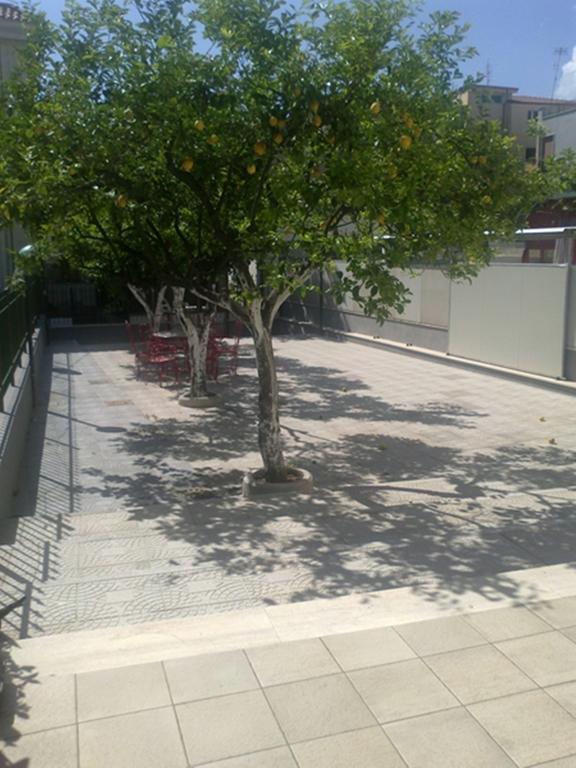 סקאורי Hotel Aurora מראה חיצוני תמונה