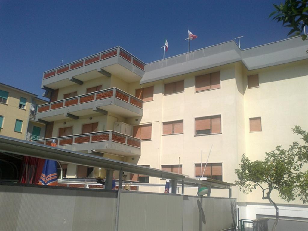 סקאורי Hotel Aurora מראה חיצוני תמונה