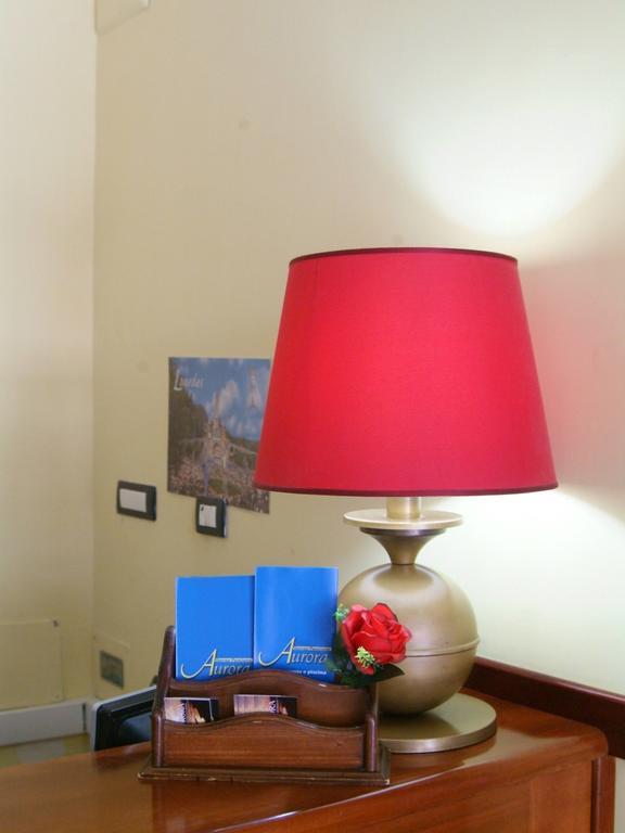 סקאורי Hotel Aurora מראה חיצוני תמונה