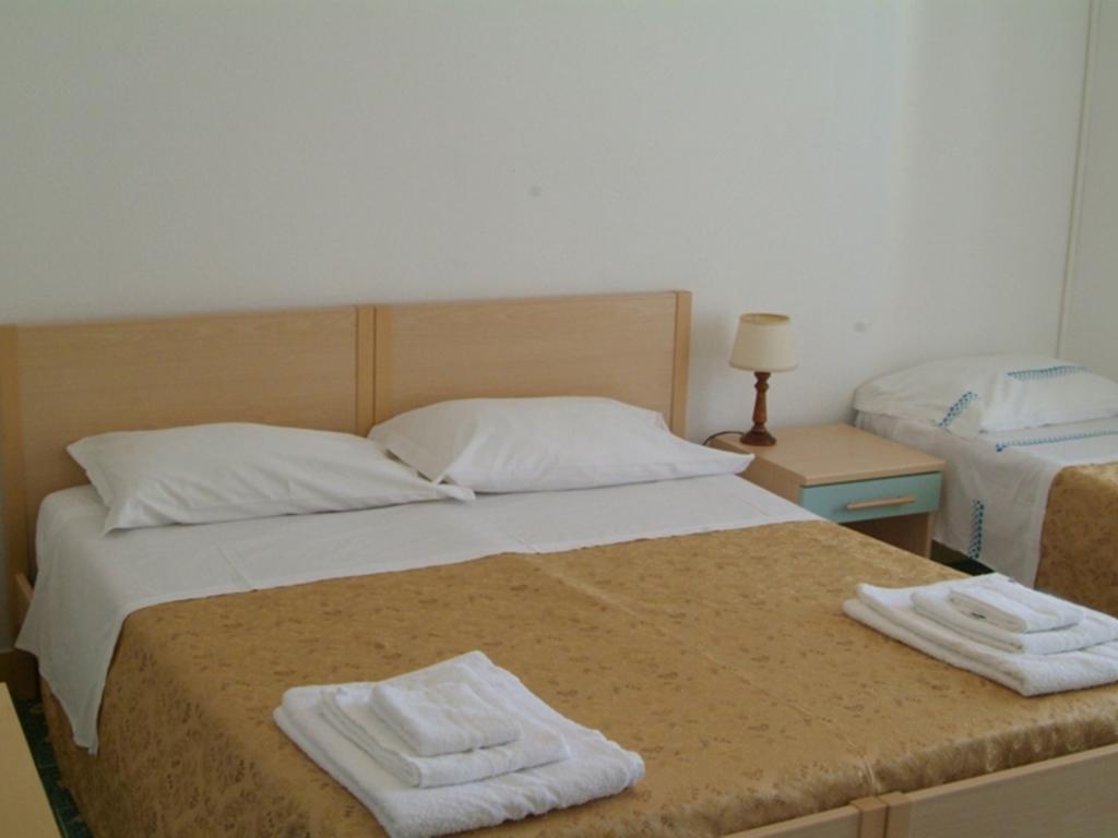 סקאורי Hotel Aurora מראה חיצוני תמונה